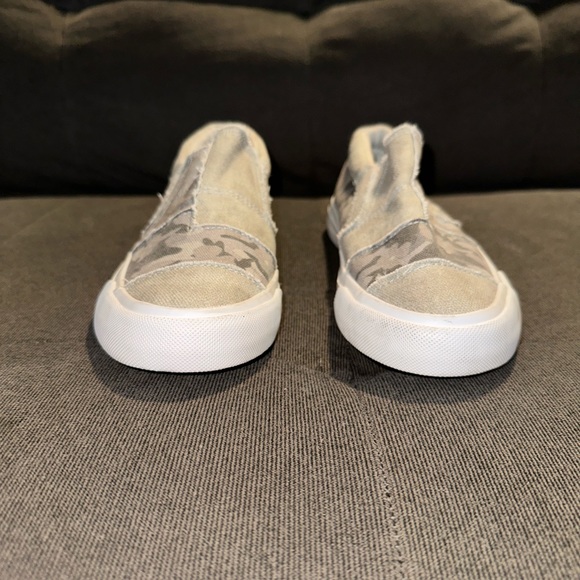 Women’s Blowfish Maddox Shoes - Picture 3 of 10